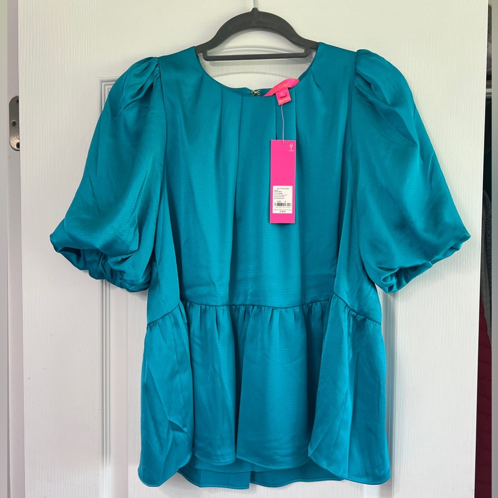 NWT Lilly Pulitzer Blakelynn satin elbow sleeved top in blue rhapsody. Size 8